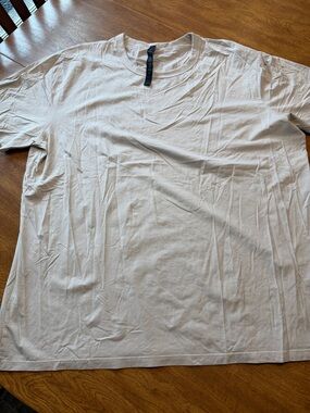lululemon athletica Men's Short Sleeve Crew Tee - Light Beige
